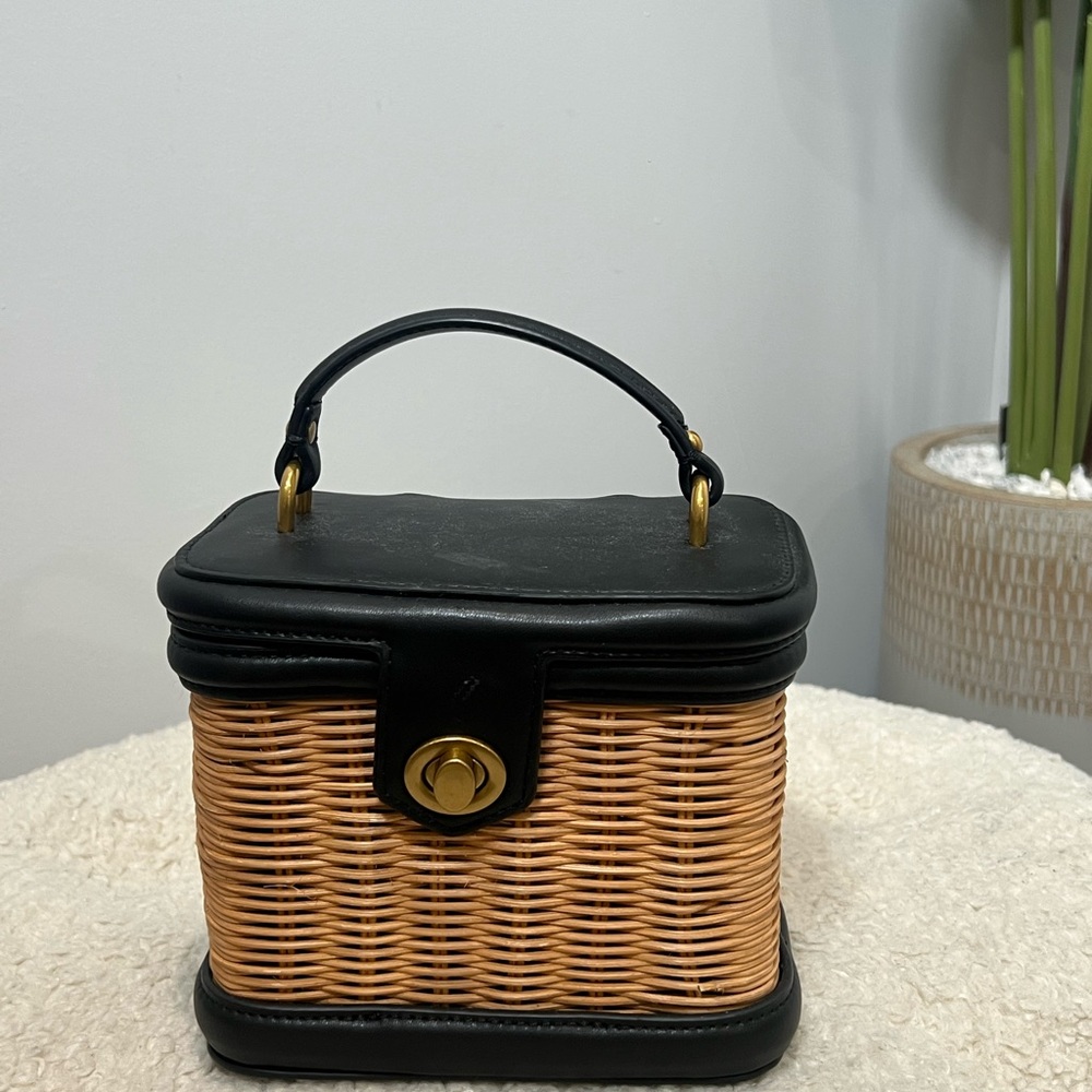 Zara contract basket bag